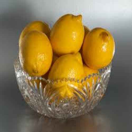 اضافه کردن جوهر لیمو به ترشی‌های مختلف برای افزایش طعم و تنوع